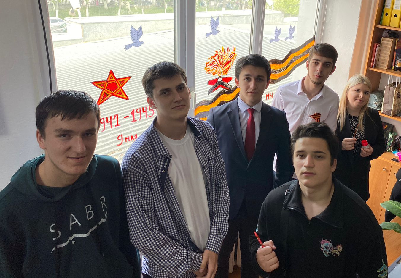 Студенты колледжей Дагестана приняли участие в акции «Окна Победы»