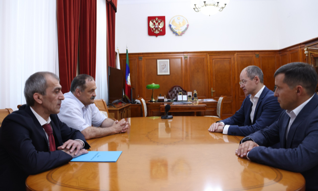 Сергею Меликову представили нового руководителя УФНС по Дагестану