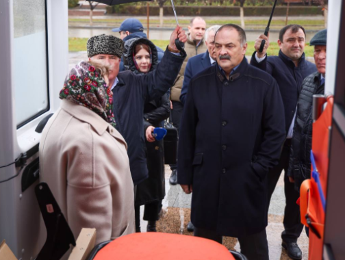 Сергей Меликов передал медорганизациям республики 21 новый автомобиль скорой медицинской помощи