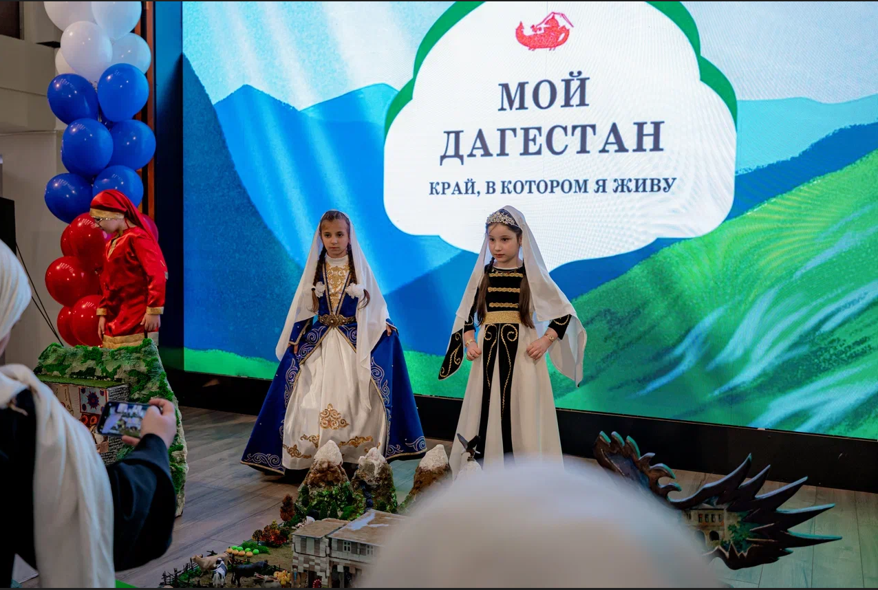 Награды федерального проекта «Край родной – моя Россия» получили более 100 школьников Дагестана