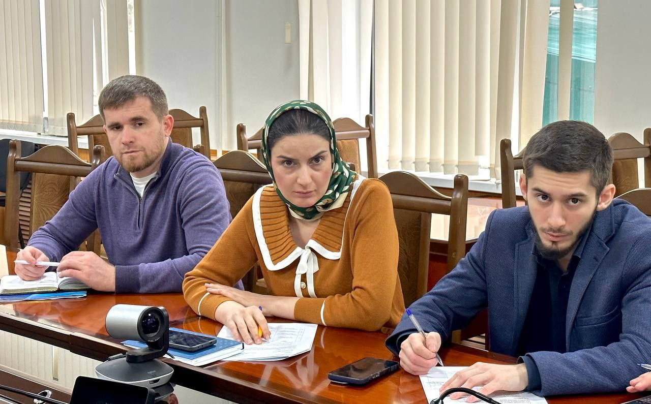 В Министерстве образования и науки Дагестана обсудили возможности семейного обучения в Махачкале.