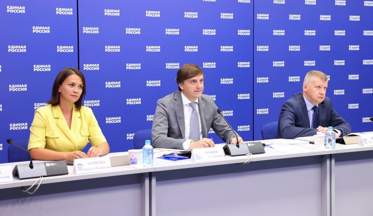 Сергей Кравцов назвал регионы, где стройка и капремонт школ идут без сбоев