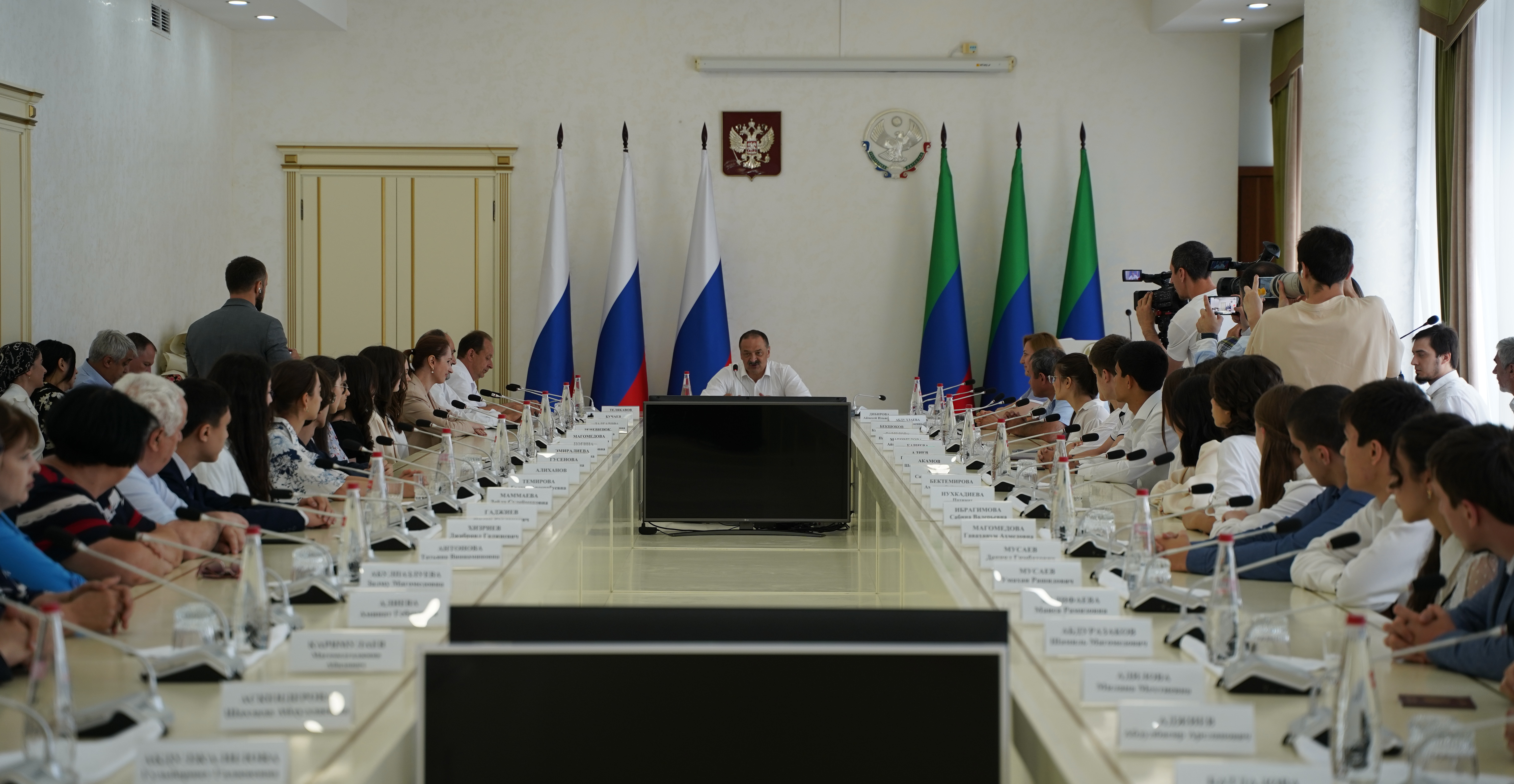 Стобалльников ЕГЭ чествовали в Дагестане