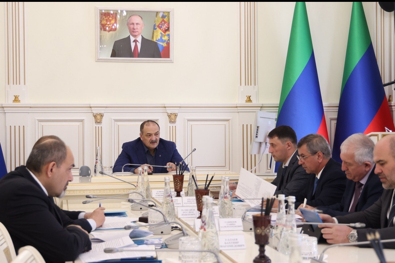 Под руководством Главы республики Сергея Меликова состоялось совещание, посвященное исполнению поручений Президента РФ