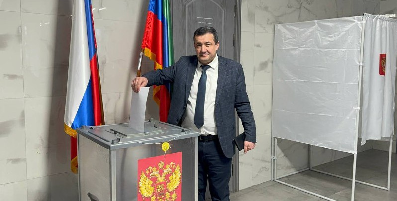 Магомед Сурхаев проголосовал на выборах Президента России