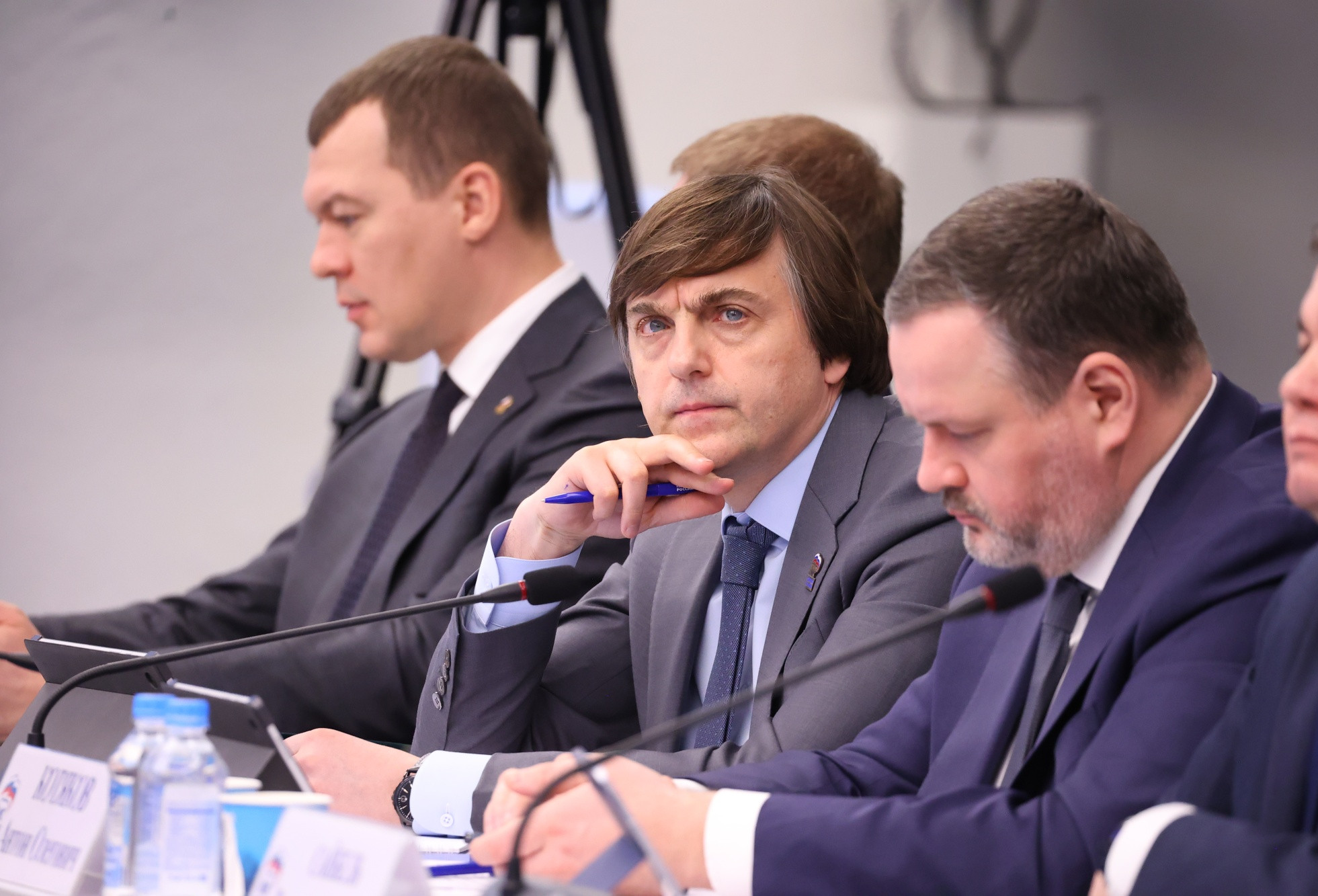 Сергей Кравцов сообщил, что в 2025 году запланированы капитальный ремонт и оснащение порядка 1 300 школьных зданий