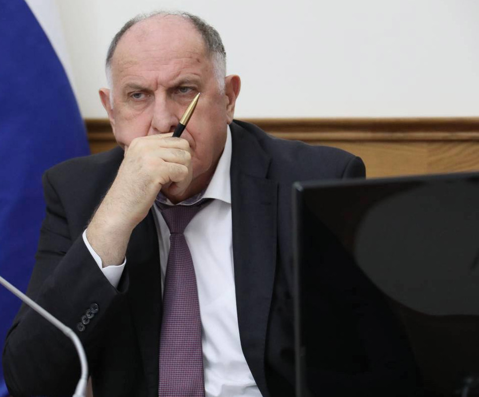 Абдулмуслим Абдулмуслимов поручил обеспечить подготовку кадров в сфере строительства