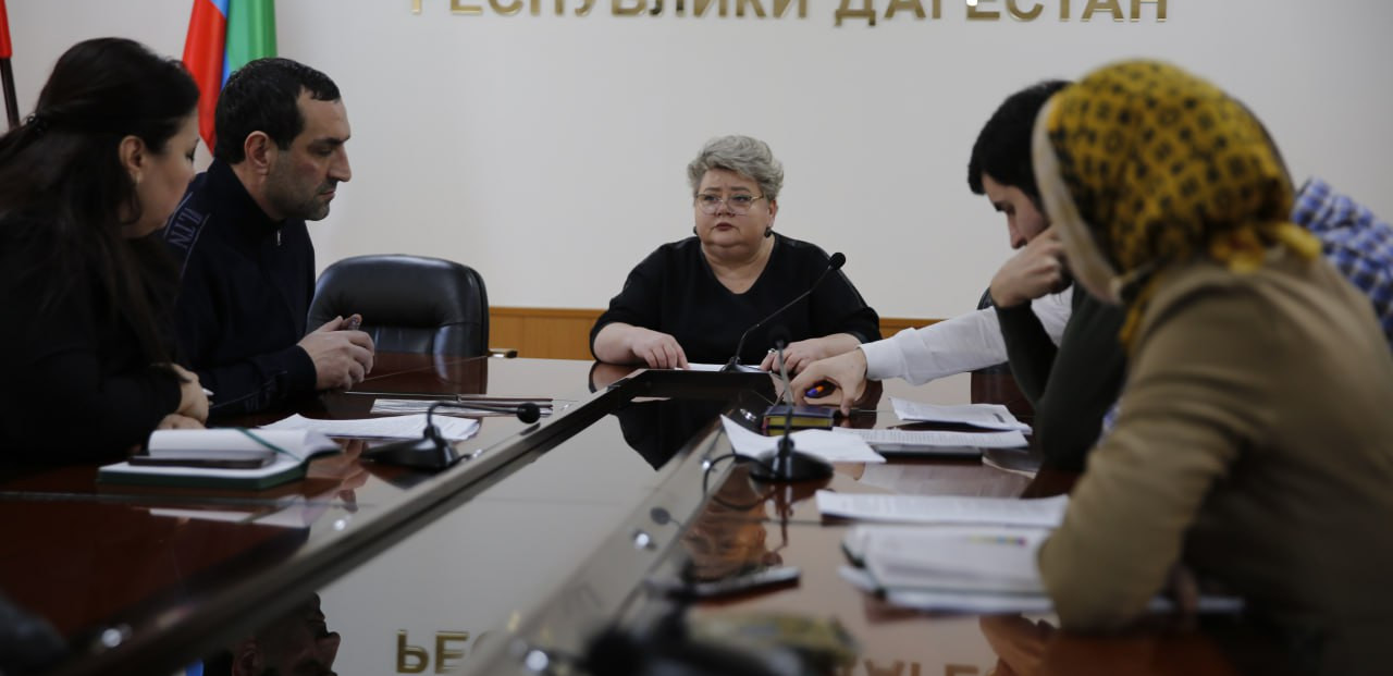 Вопросы реализации программ военно-патриотического воспитания молодежи обсудили в Минобрнауки РД