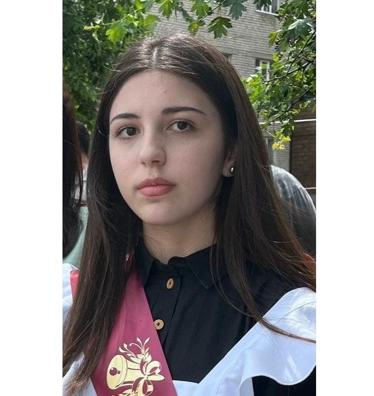 Выпускница гимназии №33 Махачкалы Патимат Омариева набрала 100 баллов на ЕГЭ по русскому языку