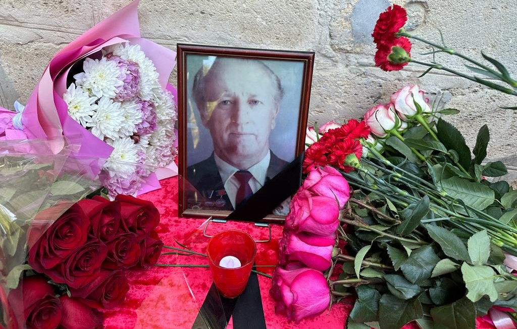 В Год педагога и наставника в Дагестане открыли мемориальную доску Заслуженному учителю РСФСР Зейнидину Азизагаеву