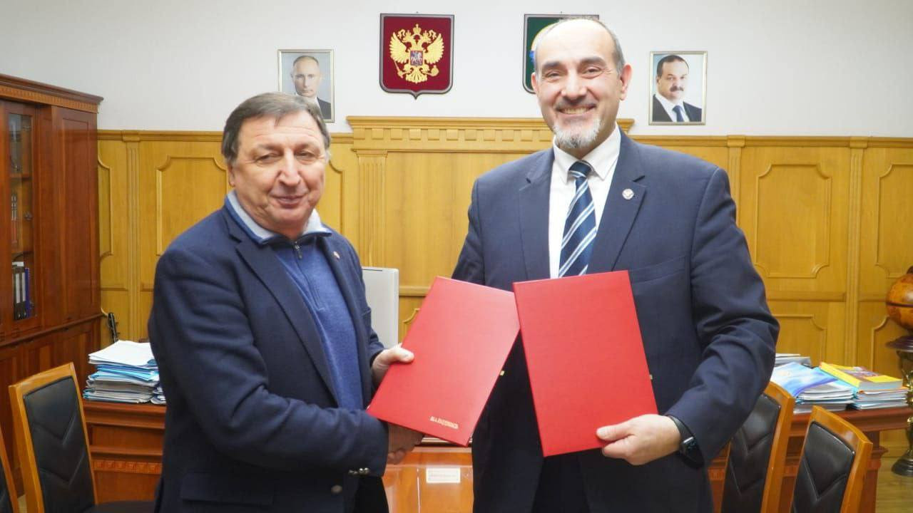 Ко Дню математика в Министерстве образования и науки Республики Дагестан состоялось подписание соглашения между министерством и Дагестанским государственным университетом.