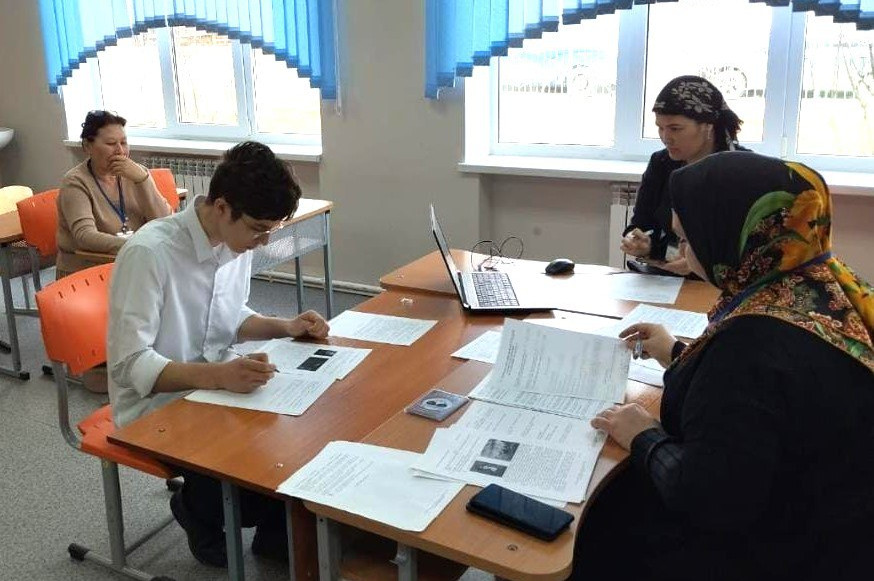 Сегодня, в дополнительный срок, более 1000 выпускников пройдут итоговое собеседование по русскому языку