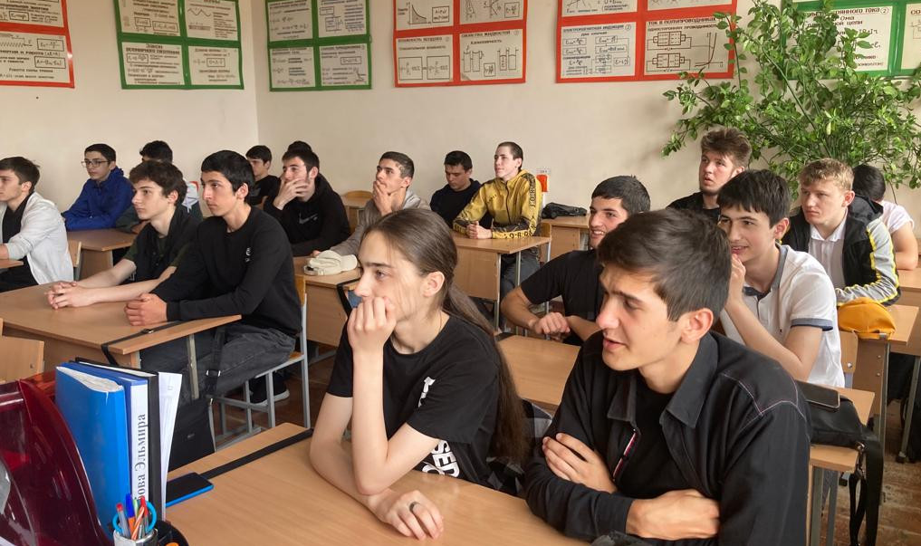 Профилактические беседы в преддверии летних каникул прошли в Автомобильно-дорожном колледже