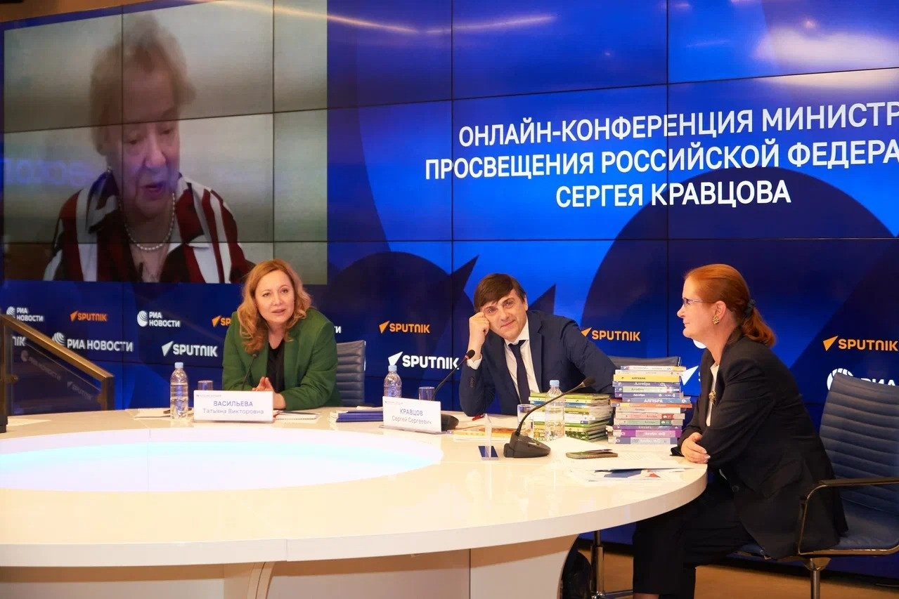 Сергей Кравцов дал старт акции «Спасибо учителю»