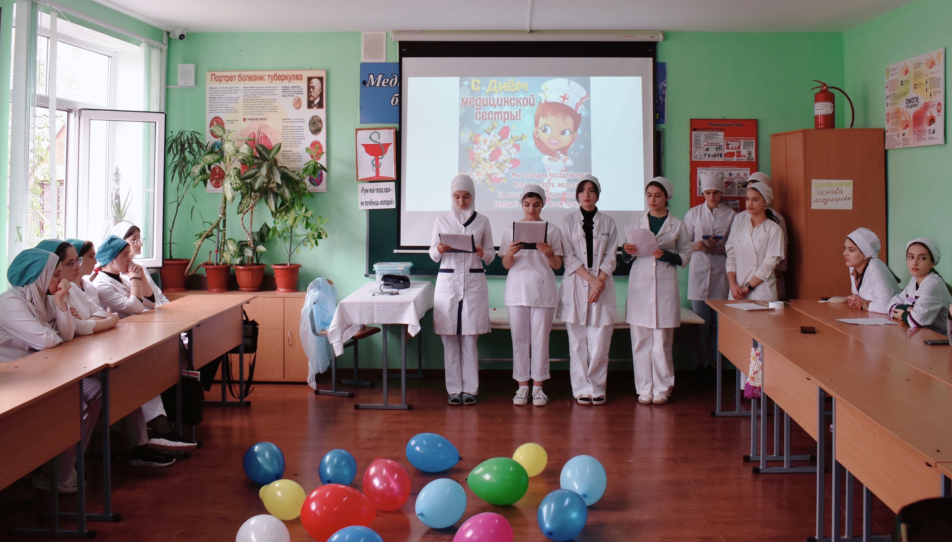 Классный час ко Дню медицинской сестры прошел в Индустриально-промышленном колледже
