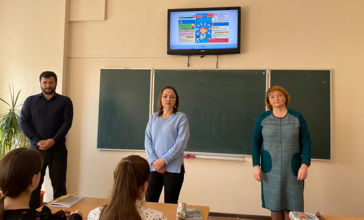 Студентам Дербентского колледжа рассказали о подростковом буллинге