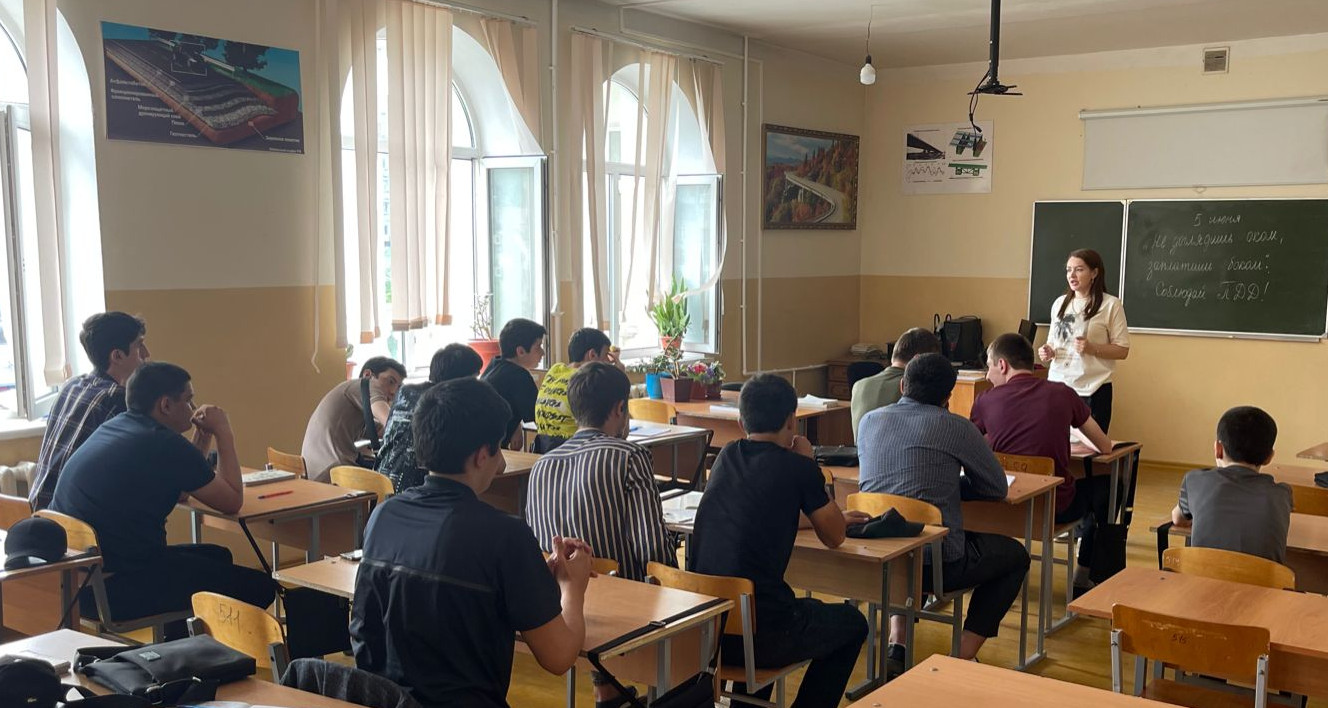 Профилактические беседы прошли в Автомобильно-дорожном колледже