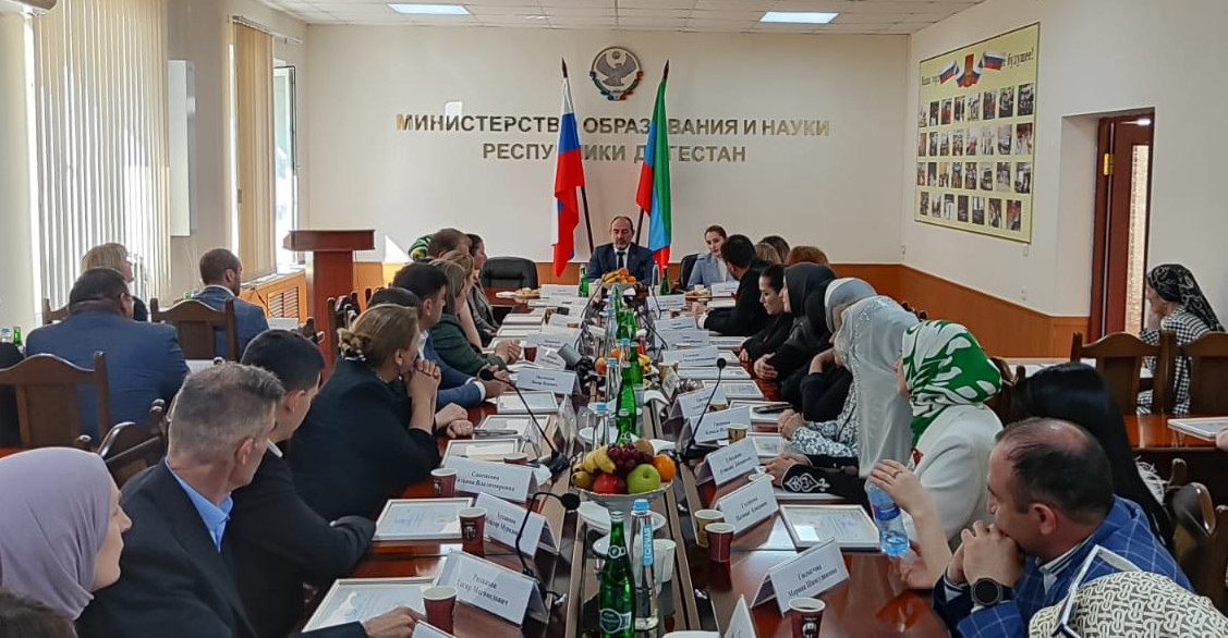 Победителям конкурсного отбора вручили сертификаты