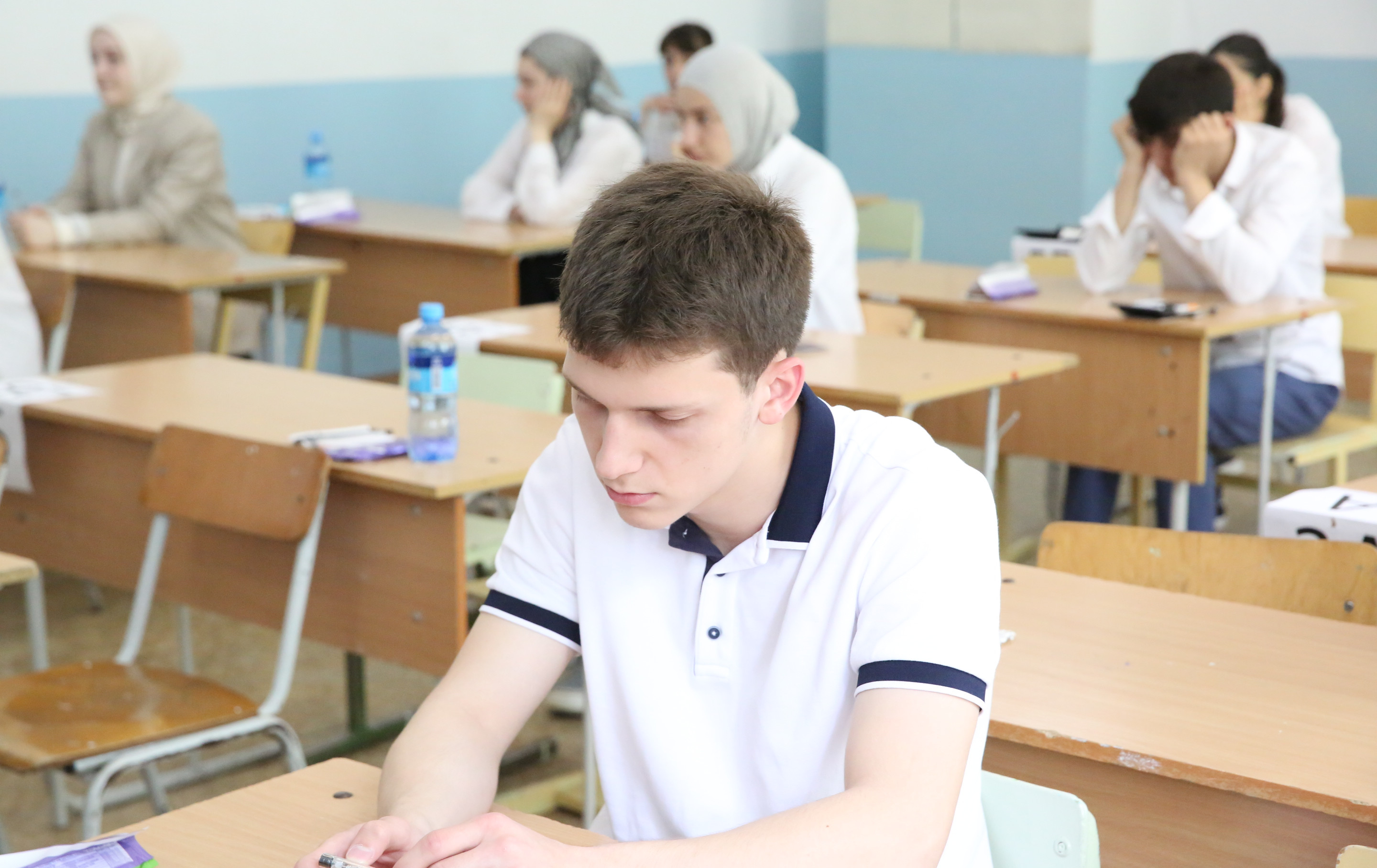 Дагестанские одиннадцатиклассники сдали устную часть ЕГЭ по иностранным языкам