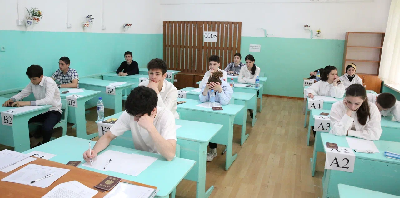 Дагестанские выпускники сдали ЕГЭ по обществознанию