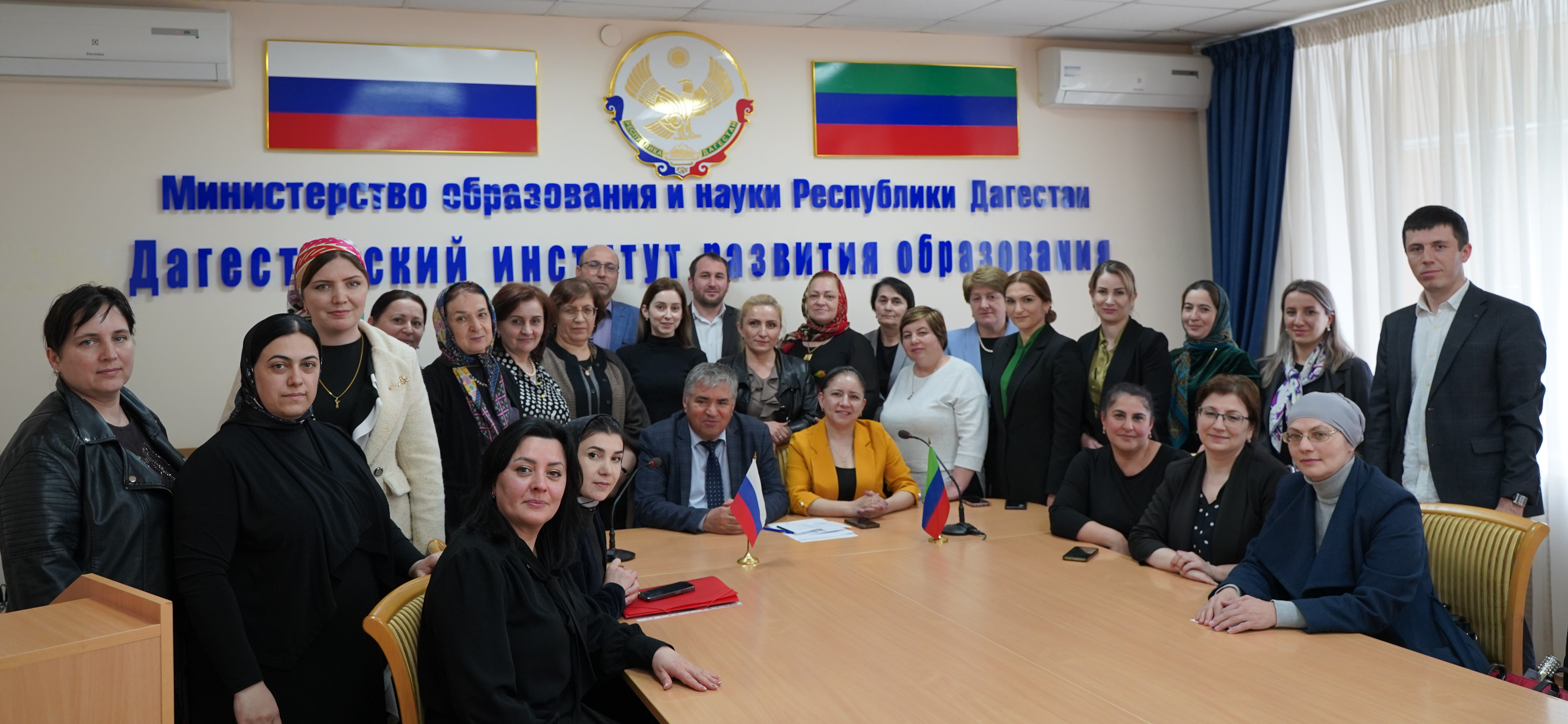 Вопросы введения и реализации обновленных ФГОС СОО обсудили в Дагестане