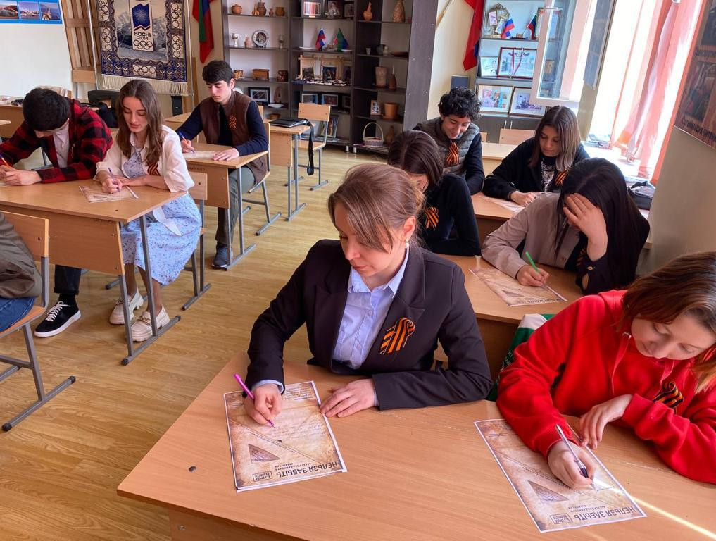 Мероприятие ко Дню единых действий прошли в Колледже народных промыслов и туризма Дербента