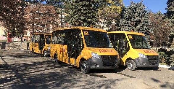 Школы Буйнакского района получили пять новых автомобилей «Газель»