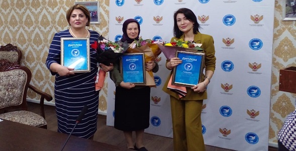 Трое учителей из Дагестана стали лауреатами конкурса «Учитель-международник»