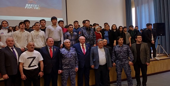 Волонтеры Молодежного Центра КАиС встретились с Героями России