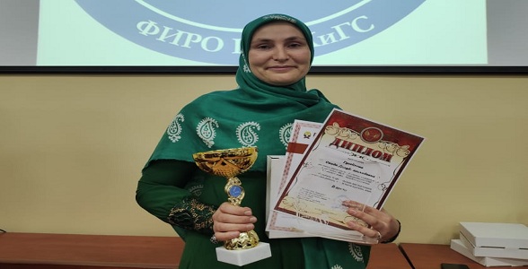 Учитель из Дагестана победила во Всероссийском конкурсе по родным языкам