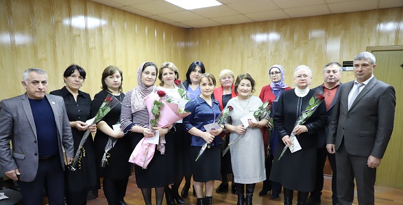 В Кизлярском р-не учителям вручили ведомственные награды Министерства просвещения Российской Федерации