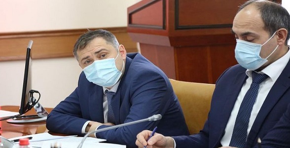 Об обеспечении детей-сирот жильем и организации бесплатного горячего питания для школьников говорили в Правительстве РД