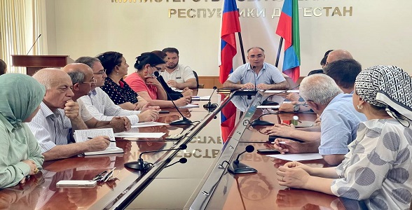 Вопросы развития системы среднего профессионального образования обсудили в Минобрнауки РД