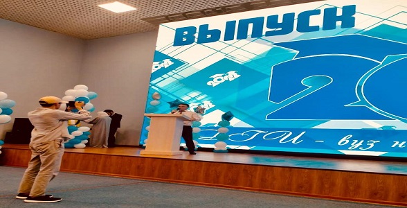 Выпускникам Дагестанского гуманитарного института вручили дипломы