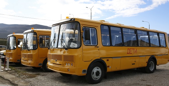 55 школьных автобусов передали образовательным организациям республики