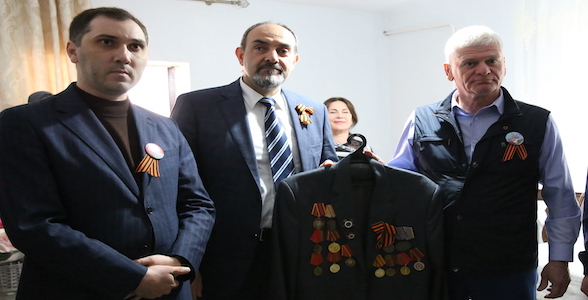 Яхья Бучаев посетил ветерана ВОВ Муцалханана Муцалханова