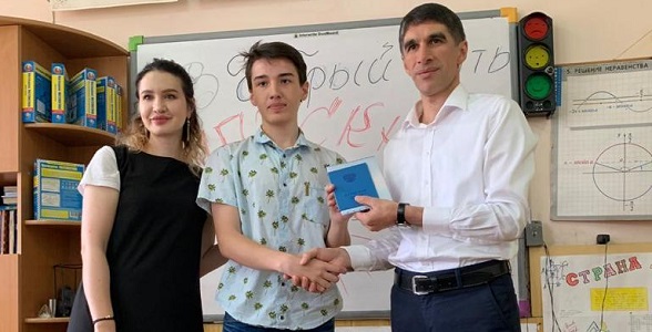 Выпускник Центра одаренных детей Магомед Халилов выиграл турнир по «Dota 2» и получил денежное вознаграждение