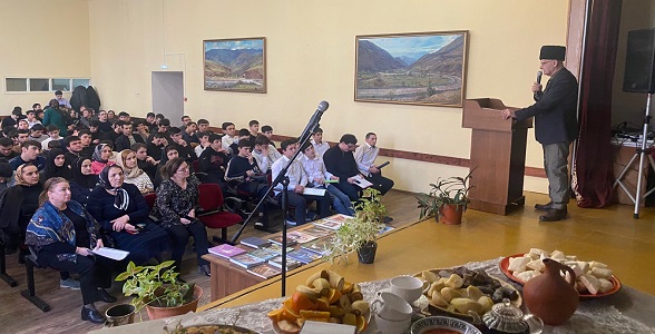 Конференция «Образ женщины в творчестве Расула Гамзатова» прошла в Автомобильно-дорожном колледже