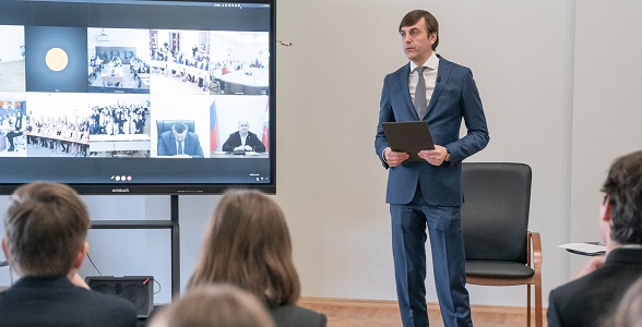Министр просвещения Сергей Кравцов рассказал школьникам о воссоединении Крыма с Россией