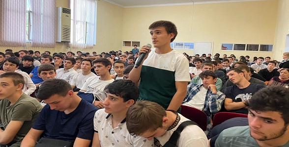 Открытый урок в рамках патриотического воспитания прошел в Автомобильно-дорожном колледже