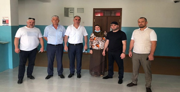 Первый заместитель министра Магомед Абидов изучил состояние помещений МКОУ СОШ №2 в Южно-Сухокумске