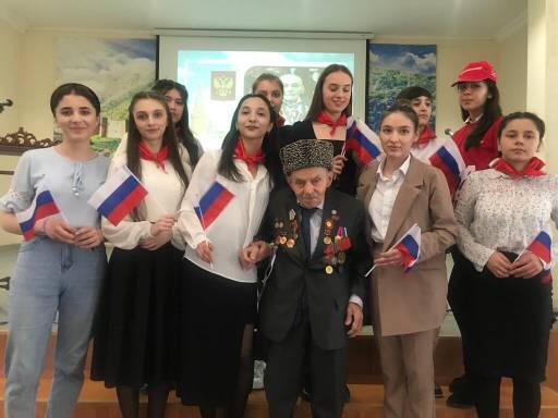 Урок трудовой доблести прошел в Дербентском педколледже им. Г.Б. Казиахмедова