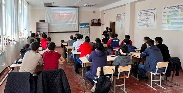 Уроки Победы проходят в Автомобильно-дорожном колледже