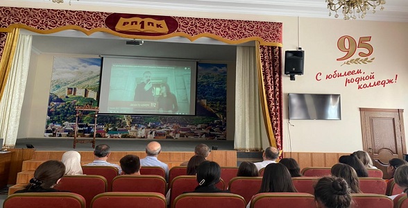 Профилактическая беседа прошла в Дербентском профессионально-педагогическом колледже