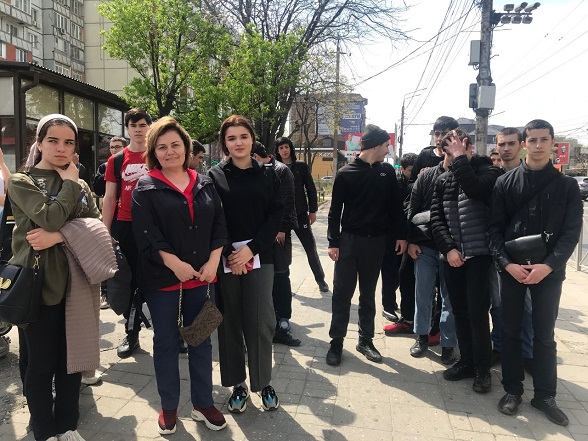 Активисты Автомобильно-дорожного колледжа очистили участок Махачкалы от мусора