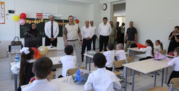 Глава Дагестана провёл Урок мира в Луткунской школе