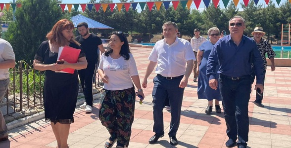 Мурад Казиев проверил организацию отдыха детей в летних лагерях
