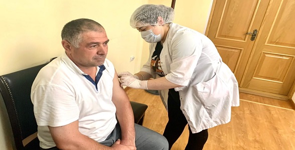 Работники ДИРО вакцинировались от COVID-19