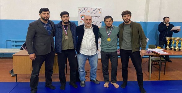 Студент ДППК стал победителем в городском турнире по грепплингу