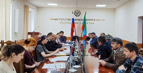 Личный прием граждан провел министр образования и науки Дагестана